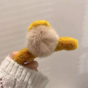 Pince à cheveux en peluche avec pompon doux pour femme, accessoire coiffure hiver
