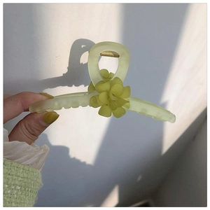 Pince à cheveux élégante vert forêt motif muguet avec finition mate pour femme