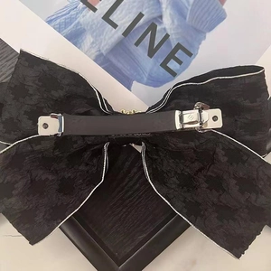 Eleganter schwarzer Jacquard Schleife Haarclip mit silberner Feder für Damenfrisuren