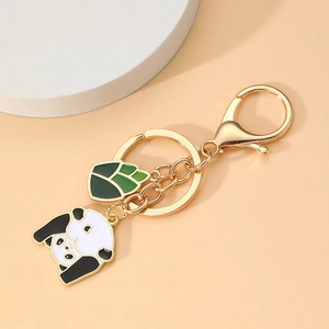 Porte-clés panda en émail avec feuilles vertes, cadre doré et fermoir mousqueton