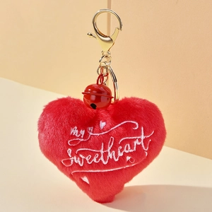 Porte-clés cœur rouge en peluche avec broderie et fermoir mousqueton doré élégant
