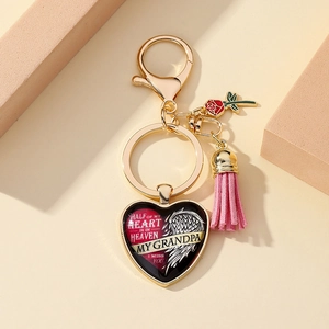 Porte-clés cœur doré avec gravure pour grand-père, pompon rose et breloque de rose