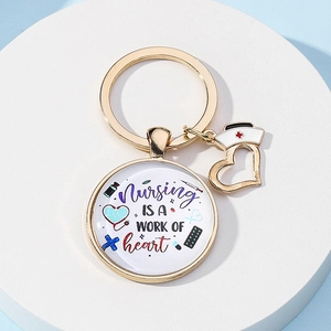 Porte-clés infirmière doré avec pendentif Nursing is a Work of Heart et cœur