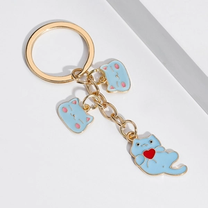 Porte-clés chat doré mignon avec émail bleu et breloque cœur rouge pour sacs