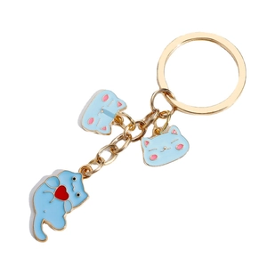 Porte-clés chat doré mignon avec breloques bleu clair et cœur rouge pour sacs