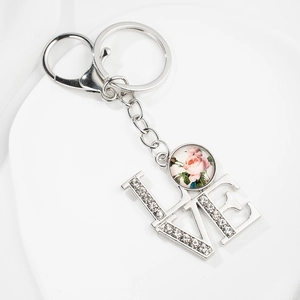 Porte-clés LOVE en argent avec cristaux scintillants et pendentif rose en verre