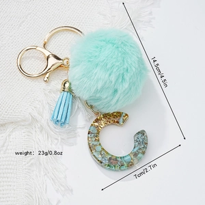 Porte-clés lettre C en résine avec pompon vert menthe, feuille d'or et turquoise