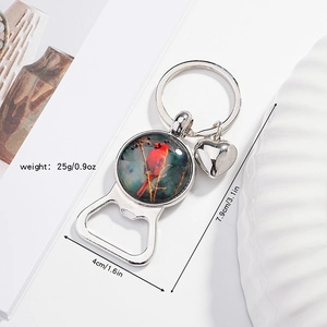 Detailansicht des Kardinalvogel-Flaschenöffner-Schlüsselanhängers mit Maßen und Gewicht
