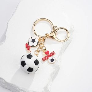 Dettaglio portachiavi calcio dorato con pallone 3D e ciondolo I Love Soccer sportivo