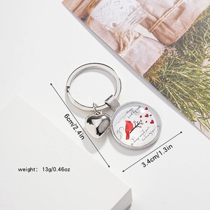 Détail du porte-clés oiseau cardinal rouge avec pendentif cœur et dimensions