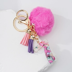 Porte-clés numéro 7 en résine avec pompon rose et remplissage de pierres colorées