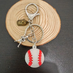 Set portachiavi da baseball con ciondolo bianco e ciondoli in metallo per atleti