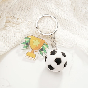 Portachiavi sportivo con pallone da calcio 3D e ciondolo trofeo su anello d'argento