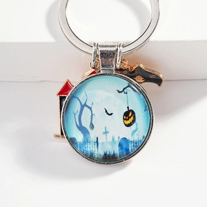 Porte-clés Halloween avec illustration de cimetière et pendentifs citrouille et chauve-souris