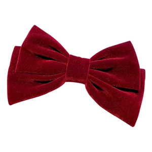 Barrette à cheveux élégante en velours rouge foncé avec double nœud vintage sur fond blanc