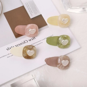 Lot de 5 barrettes à cheveux colorées avec motif marbré et breloque coeur perle