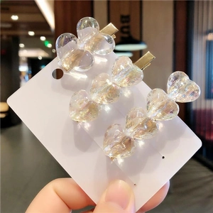 Set di tre fermagli per capelli in resina trasparente a forma di cuore con clip dorata
