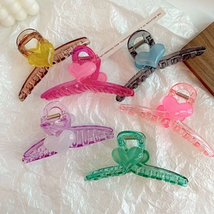 Elegant Large Heart Hair Claw Clip Translucent Acrylic Resin Shark Clip Hair Accessory For Women Thick Hair Updo Styling