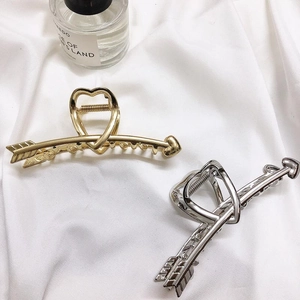 Large Metal Hair Claw Clip For Women Elegant Cupid Arrow Heart Shape Shark Clip Non-Slip Electroplated Hair Accessories