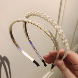 Élégant ensemble de deux serre-têtes faits main en perles crème au design tressé raffiné