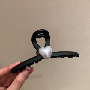 Large Matte Black Heart Hair Claw Clip Elegant Imitation Artificial Pearl Shark Clip For Women Girls Korean Style Updo Hair Accessory