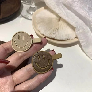Minimalist Leather Smile Face Hair Clips For Women Girls Round PU Leather Duckbill Clips Hair Pins Side Clips Hair Decor