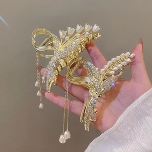 Elegant Gold Metal Hair Claw Clip For Women Rhinestone Artificial Pearl Lily Of The Valley Design Tassel Large Shark Clip Hair Accessory