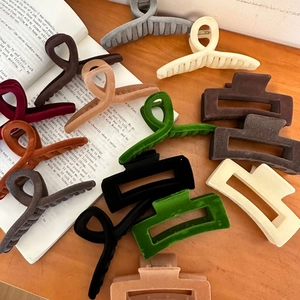 Elegant Large Velvet Hair Claw Clips Vintage Flocking Nonslip Square And Cross Geometric Barrettes For Women Hair Accessories