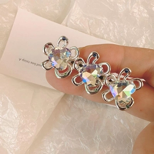 Fermaglio per capelli a fiori d'argento con cristalli Aurora a cuore e strass