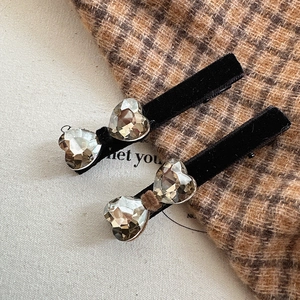 Handmade Velvet Rhinestone Heart Hair Clip Vintage Sweet Bow Shaped Duckbill Side Clip For Women Daily Dating Hair Jewelry