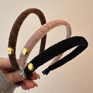 Elegant Korean Style Plush Headband For Women Soft Winter Hair Band With Metal Decor Solid Color Fashion Hair Accessories