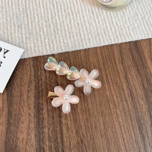 Haarklammern-Set mit irisierenden Herzen und Blumen-Design mit Perlen-Details