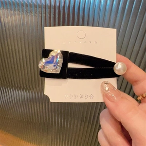 Vintage Black Velvet Hair Clip With Heart Shaped Crystal And Faux Artificial Pearl Elegant Side Bangs Clip For Women Hair Accessory