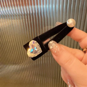 Elegant velvet hair clip with a large crystal heart and pearl detail in a retro style