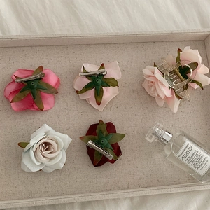 Five-piece set of silk rose flower hair clips and shark claw clips for travel accessories