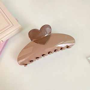 Detail view of a 13cm heart hair claw clip in two-tone brown aesthetic coffee colors