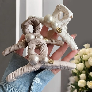 Grande Pinza per Capelli in Tessuto Con Künstliche Perle per Donna Stile Coreano Elegante Clip a Squalo Plissettata Accessori per Capelli