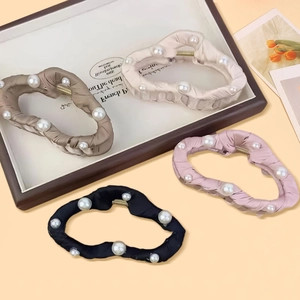 Pinces à cheveux en satin avec perles en beige, marron, rose et noir pour coiffures élégantes