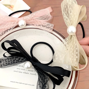 Set di tre elastici per capelli eleganti con fiocchi in pizzo e grandi perle