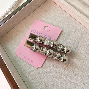 Ensemble de barrettes argentées minimalistes avec perles métalliques et cristaux