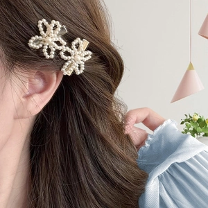 Pinces à cheveux élégantes avec fleurs en perles françaises pour femmes avec clip en alliage doré