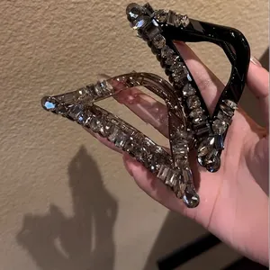 Elegant Triangle Hair Claw Clip Shiny Rhinestone Geometric Shark Clip Strong Hold Fashion Hair Styling Accessories For Women