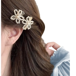 Pinces à cheveux fleurs en perles de style français pour femme sur cheveux bruns