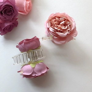 Elegant Artificial Rose Flower Hair Claw Clip For Women Sophisticated Fabric Floral Hair Accessory Shark Clip Headwear
