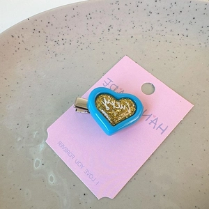 Y2K blue heart hair clip with glitter and Lucky text on pink display card