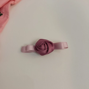 Handgefertigte rosa Haarklammer mit Satin-Schleife und Rosen-Design für Damen