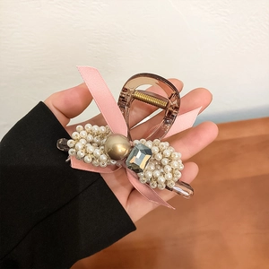 Pince à cheveux française avec perles et ruban rose en résine ambre pour femmes