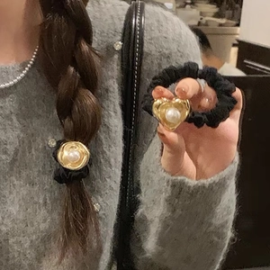 Retro Fabric Scrunchie With Gold Alloy Heart Flower Artificial Pearl Charm Elegant Ponytail Holder For Women Sweet Hair Accessories