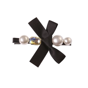 Elegante haarclip met strik, vierkante strass en parels op een zwarte metalen haarspeld