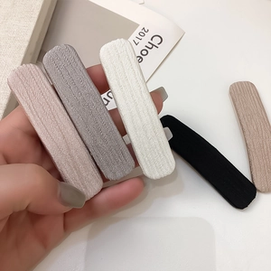 Lot de cinq barrettes rectangulaires élégantes en satin aux douces couleurs Morandi